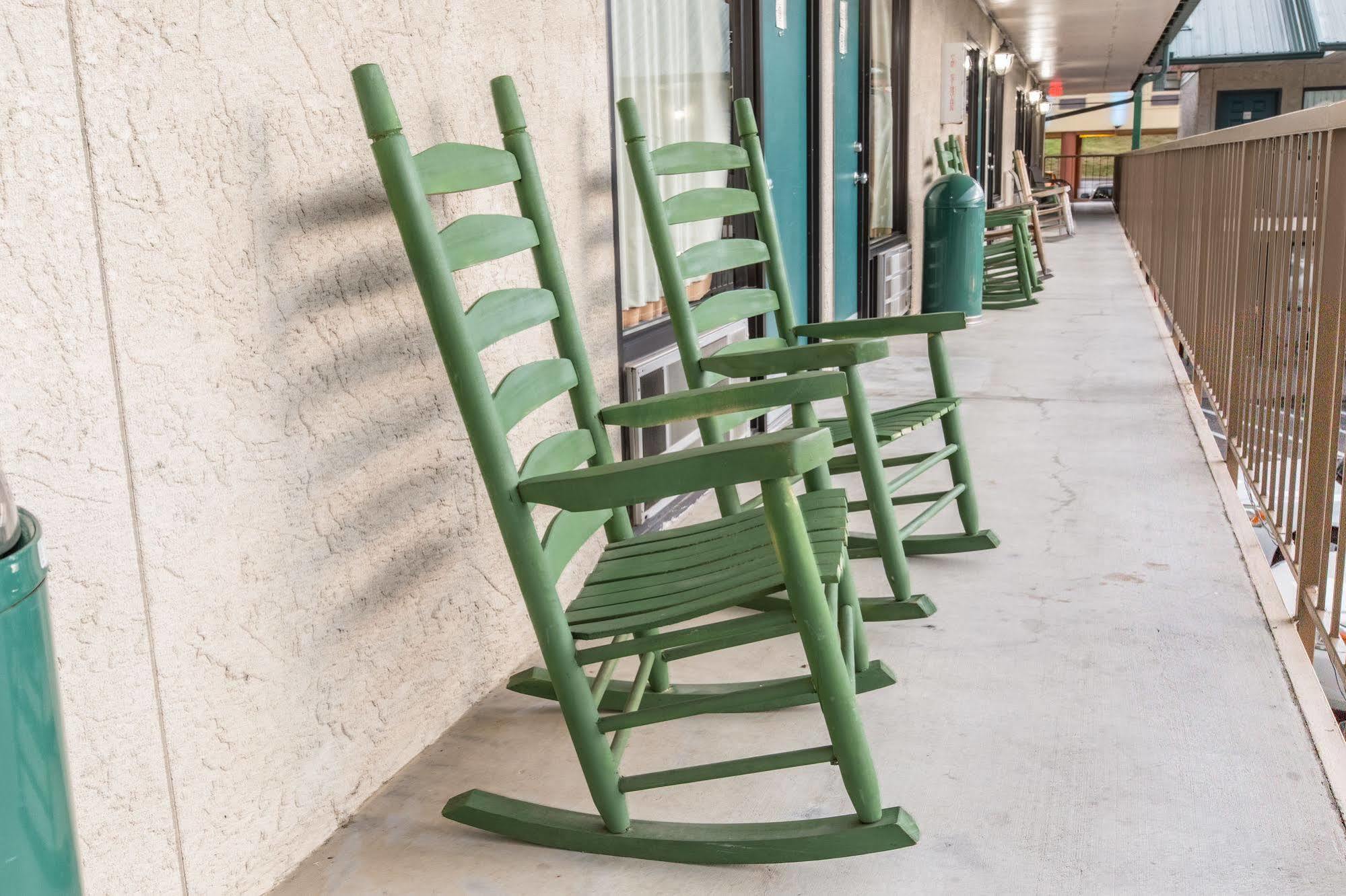 بيدجن فورج Mountain Breeze Motel المظهر الخارجي الصورة